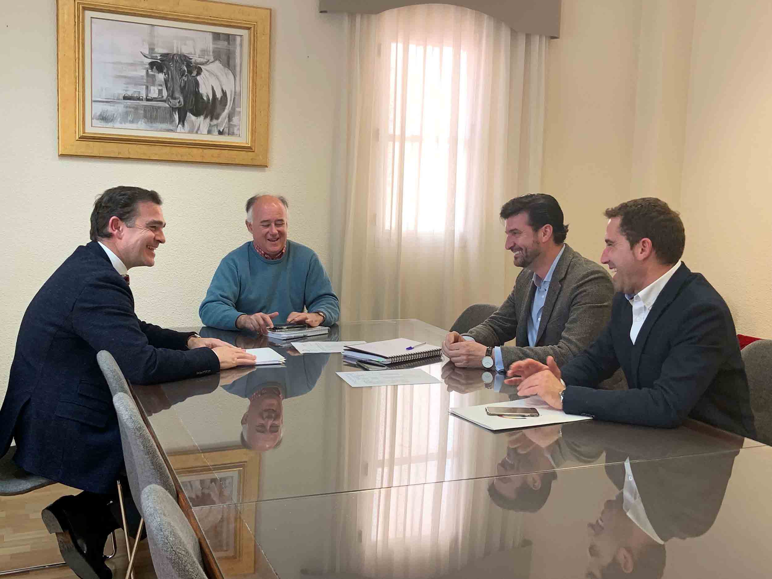 Reunión de la Junta Directiva con FEAGAS